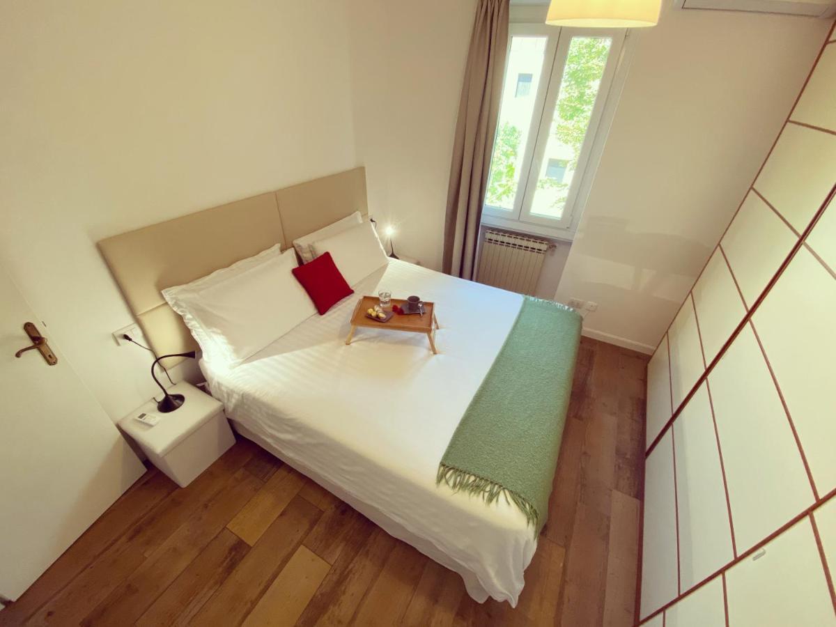 Casa Carolina: King Size Bed Across From Golden Beach デセンツァーノ・デル・ガルダ エクステリア 写真
