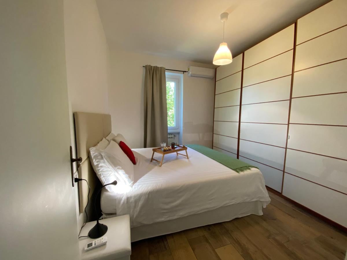 Casa Carolina: King Size Bed Across From Golden Beach デセンツァーノ・デル・ガルダ エクステリア 写真